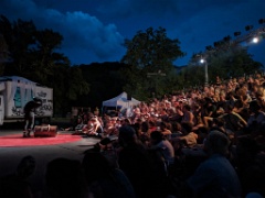 Le spectacle de merde 75 * 4624 x 3472 * (6.03MB)